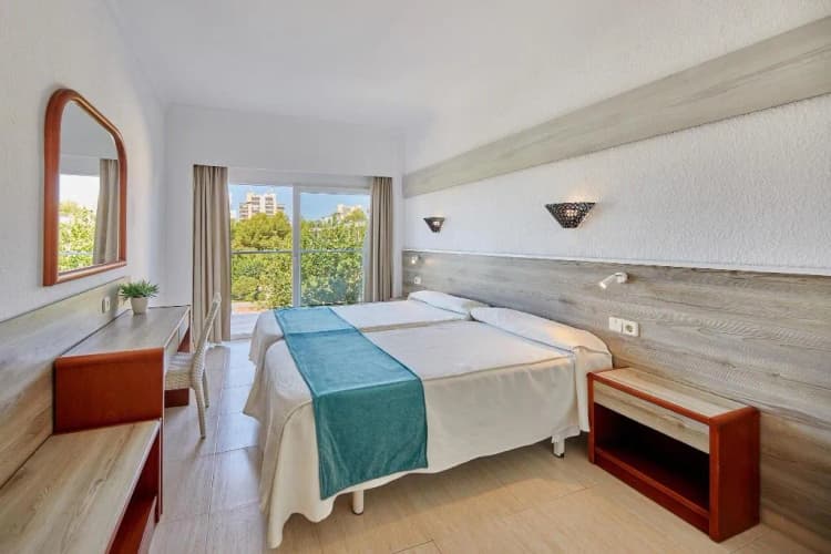 APARTMENT CAPACITY 5 TWO BEDROOMS Room, Apartamentos Ben Hur, Majorca