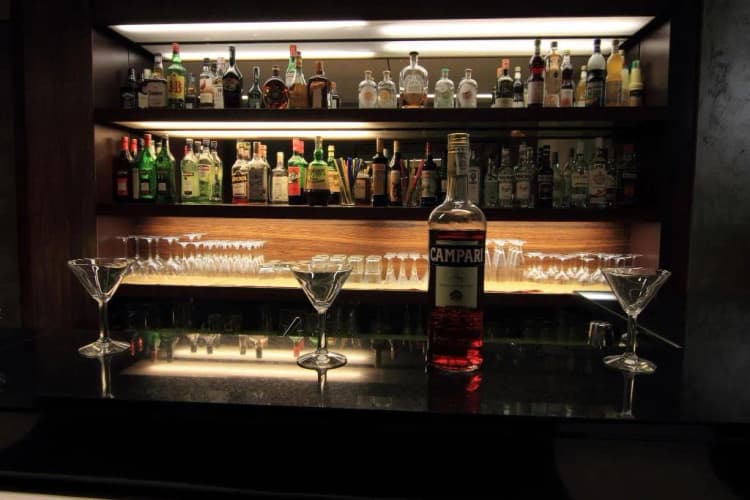 Bar, Metro, Milan