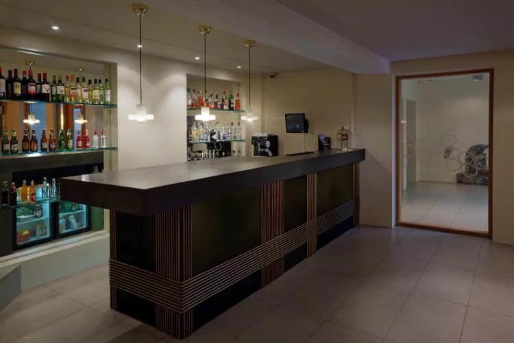 Bar, Hotel Klettur, Reykjavik