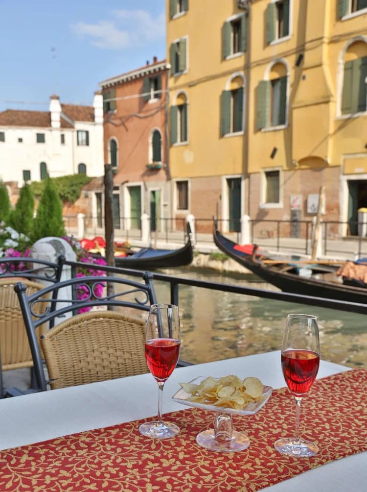 Bar, Hotel Olimpia Venice, BW Signature Collection, Venice