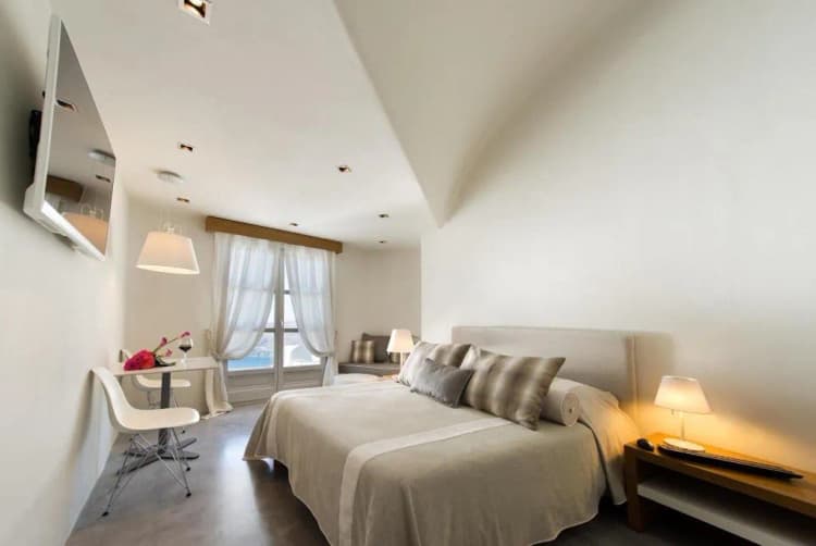 DOUBLE DELUXE ONE BED Room, Avaton Resort & Spa, Santorini