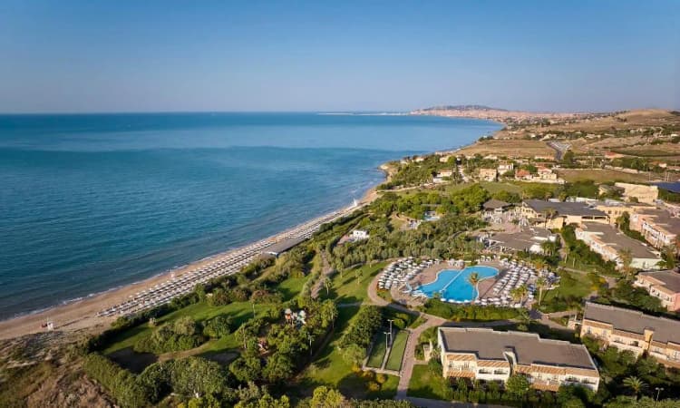 Beach, Serenusa Resort, Catania
