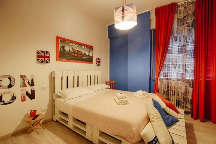 Room, Jet Lag, Naples