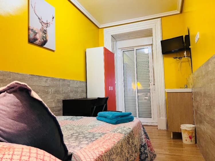 DOUBLE WITH SHARED BATHROOM Room, Hostal Numancia, Madrid