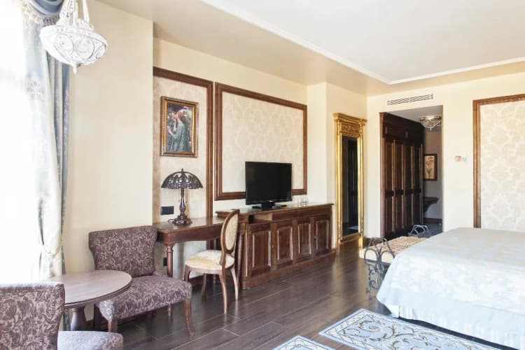 Double or Twin DELUXE Room, Portaventura Mansión de Lucy + Ticket Included, Costa Dorada