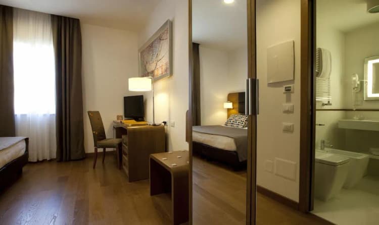 DOUBLE CLASSIC Room, Hotel Plaza, Naples