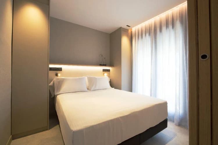 APARTMENT TWO BEDROOMS ONE BATHROOM Room, Zenit Sevilla, Seville