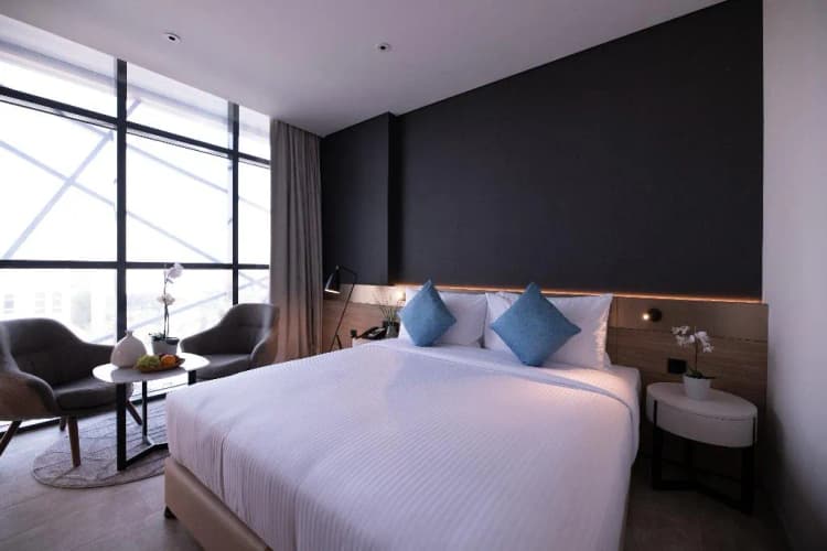 Double or Twin DELUXE CITY VIEW KING BED Room, Beach Walk Hotel, Dubai