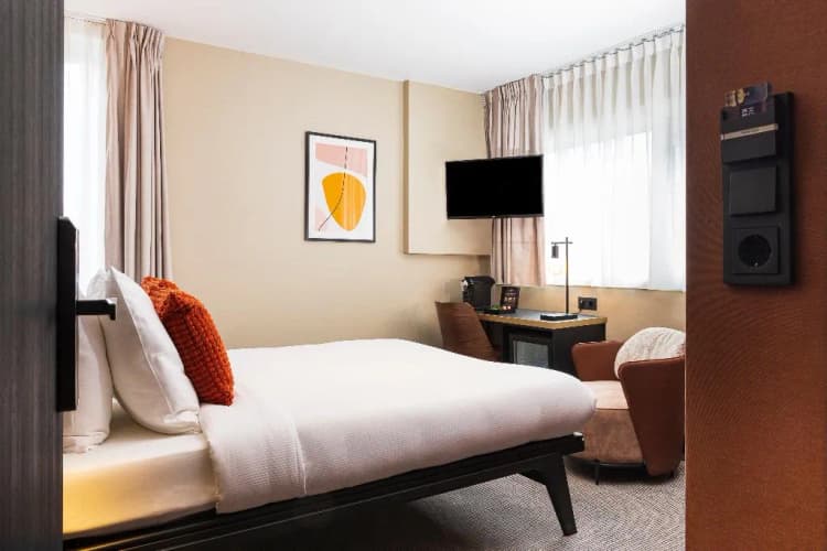 DOUBLE BASIC Room, Huygens Place, Amsterdam