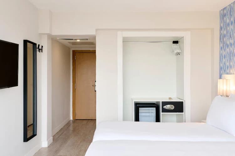 DOUBLE SINGLE USE DELUXE Room, Exe Portals Nous, Majorca