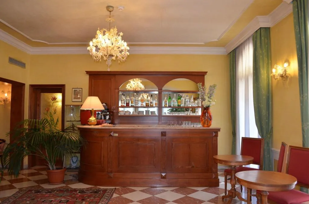 Bar, Villa Cipro, Venice