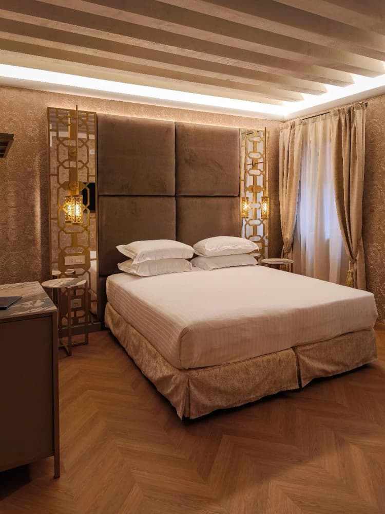 DOUBLE ANNEX Room, Antiche Figure, Venice