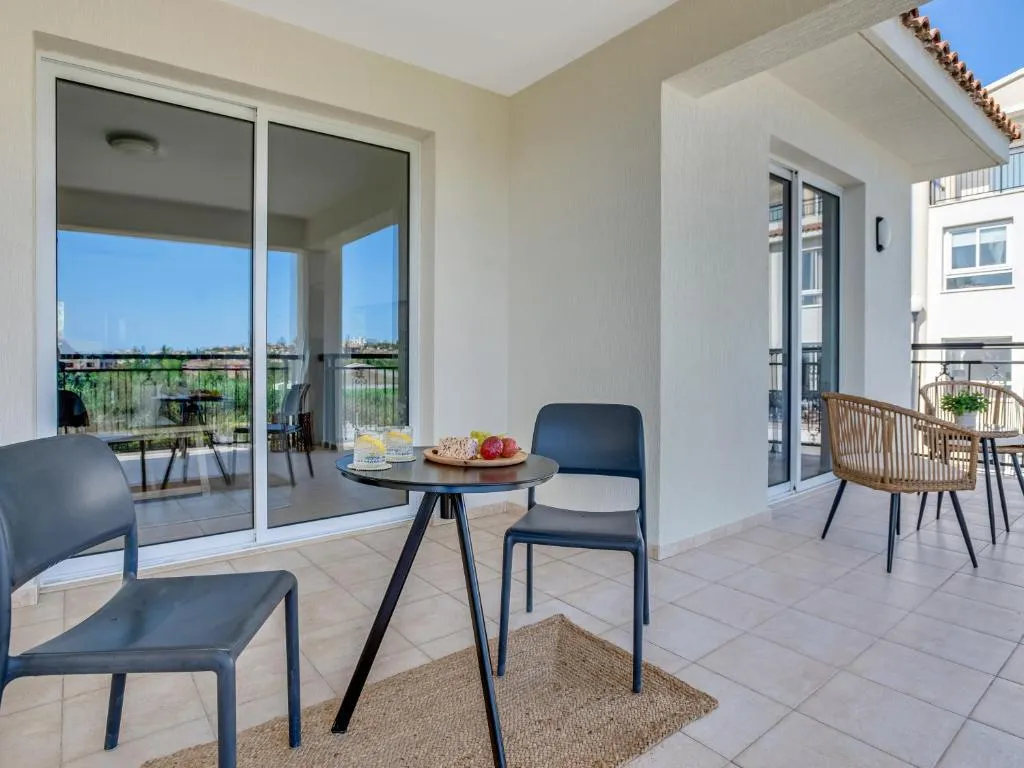 APARTMENT DELUXE ONE BEDROOM Room, Sanders Seaview, Cyprus