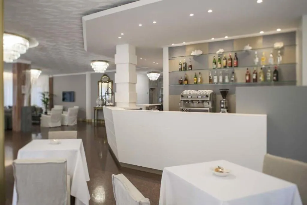 Bar, Imperial Palace, Venice
