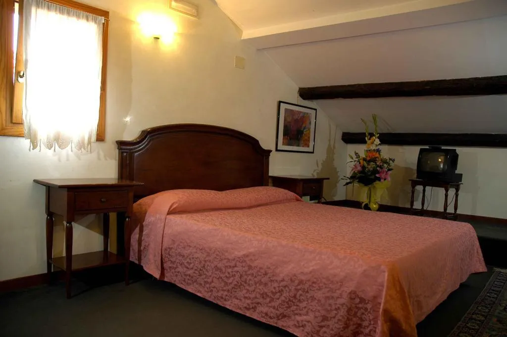 DOUBLE STANDARD Room, Albergo Doge, Venice