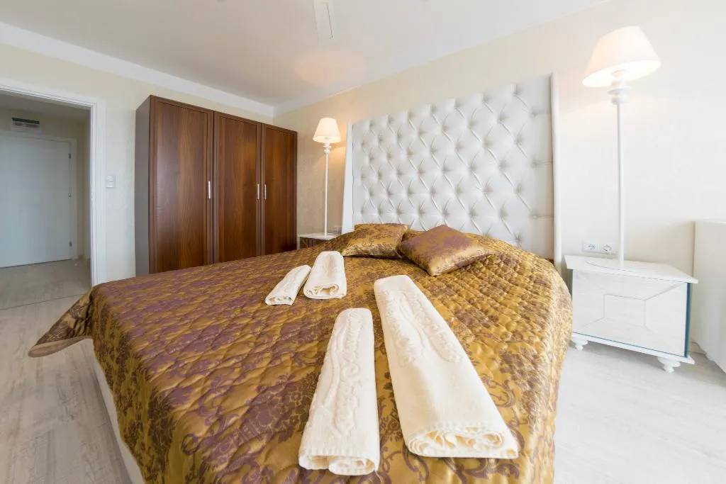 APARTMENT DELUXE POOL VIEW Room, Harmony Suites 4 & 5 & 6, Bourgas