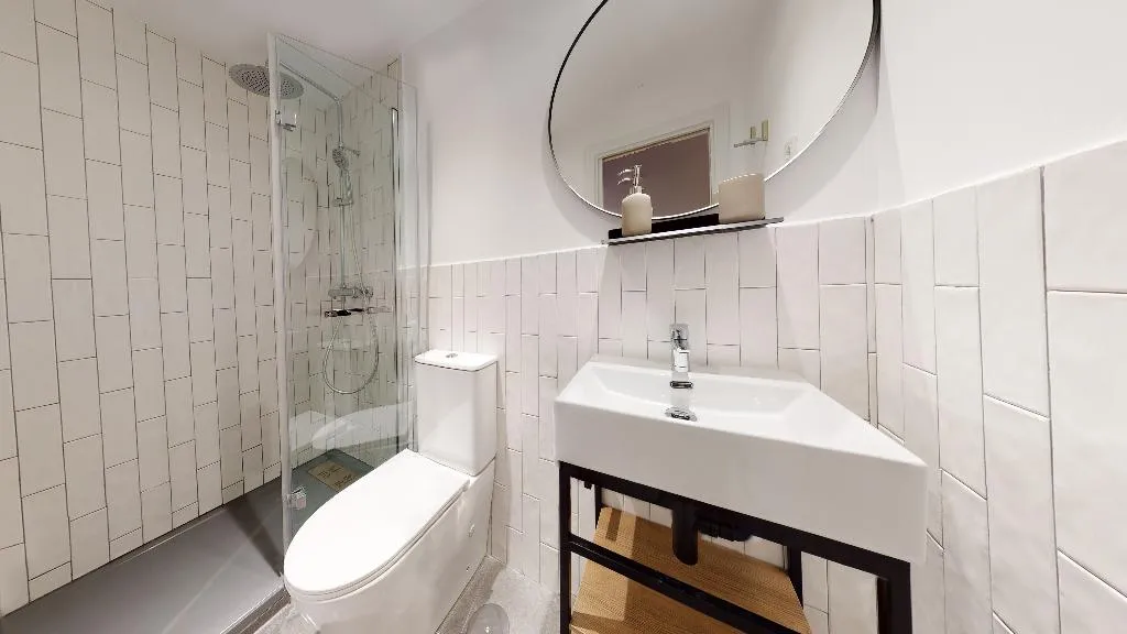 DOUBLE BASIC Room, Ola Living Hostal Tetuan, Madrid