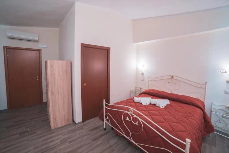 DOUBLE ONE BEDROOM ONE BATHROOM Room, Villa Alberta, Cagliari