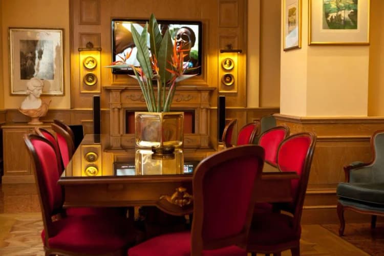 Bar, Santa Barbara, Milan