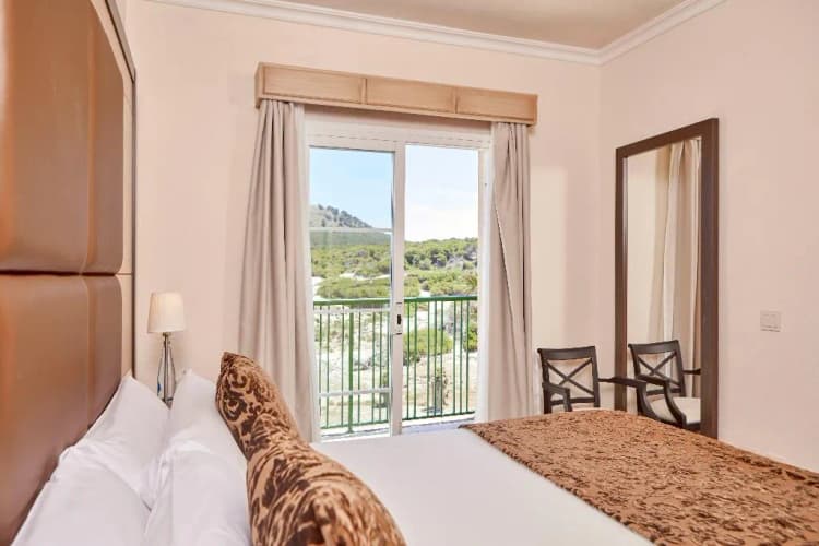 APARTMENT ONE BEDROOM WITH TERRACE Room, Zafiro Cala Mesquida, Majorca