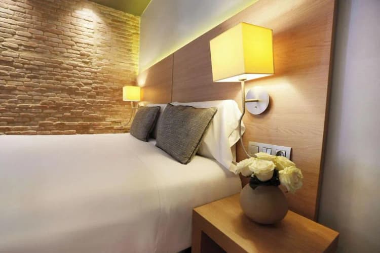 Double or Twin CITY VIEW QUEEN BED Room, Arc La Rambla, Barcelona