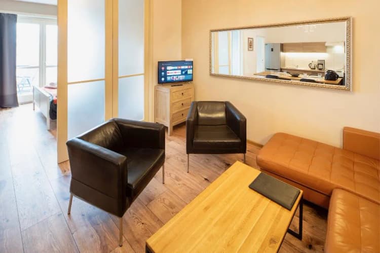 APARTMENT FOUR BEDROOMS TWO BATHROOMS Room, New Town - Apple Apartments, Prague