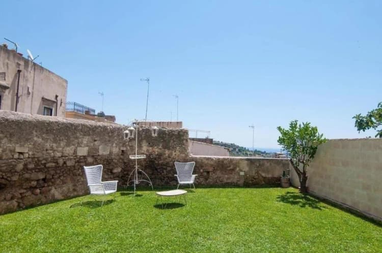 General view, Intalloi, Catania