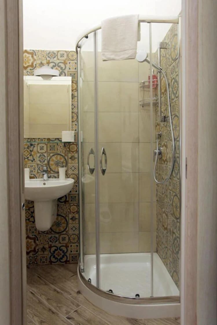 DOUBLE QUEEN SIZE BED Room, B B Alla Ferrovia, Naples
