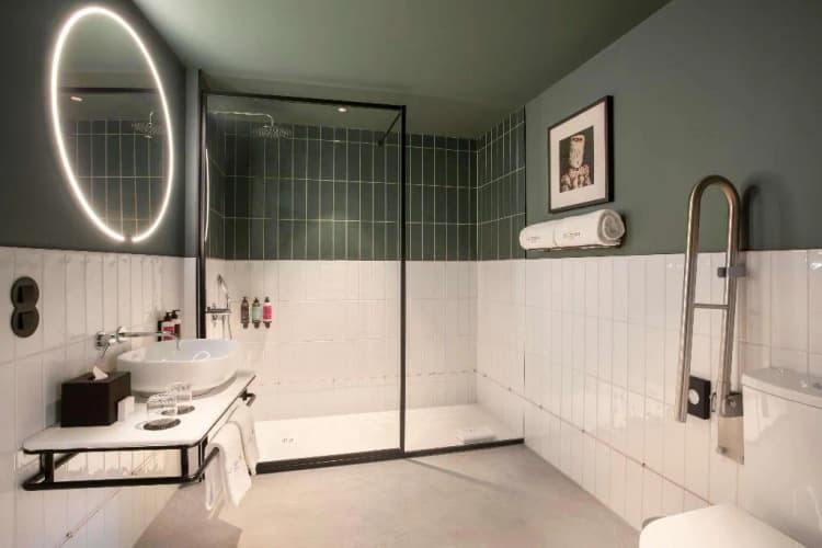 DOUBLE Accessible KING SIZE BED Room, Se Catedral Hotel Porto, Tapestry Collection by Hi, Porto