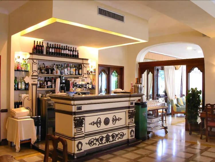 Bar, Grand Hotel Hermitage & Villa Romita, Naples