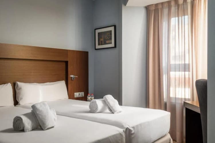 DOUBLE SINGLE USE STANDARD Room, Madanis Liceo, Barcelona