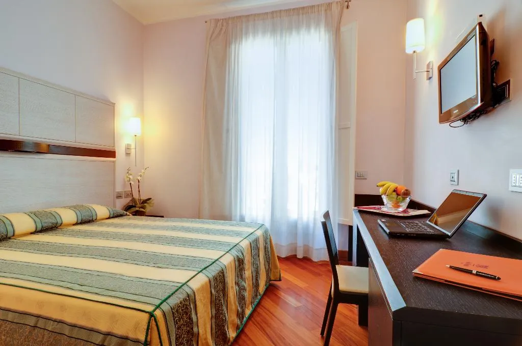 DOUBLE STANDARD Room, Memphis, Rome