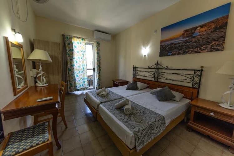 APARTMENT CAPACITY 4 ONE BEDROOM Room, Qawra Point Holiday Complex, Malta