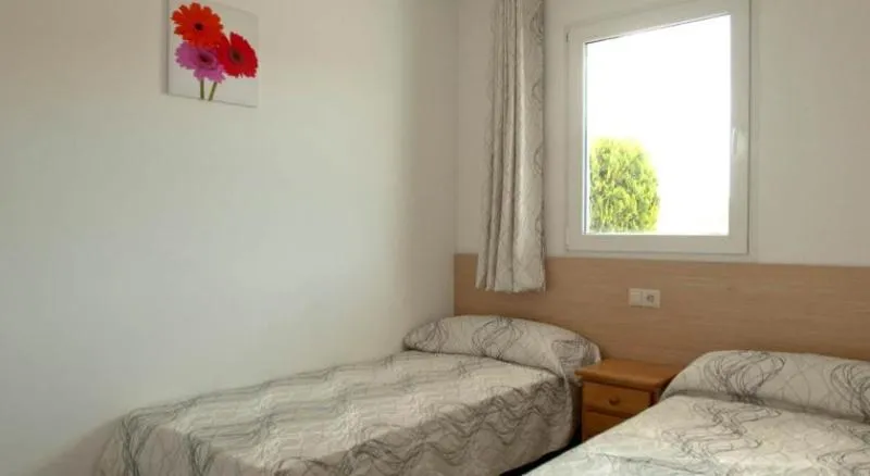 BUNGALOW CAPACITY 4 TWO BEDROOMS Room, Bungalow Papalus, Costa Brava