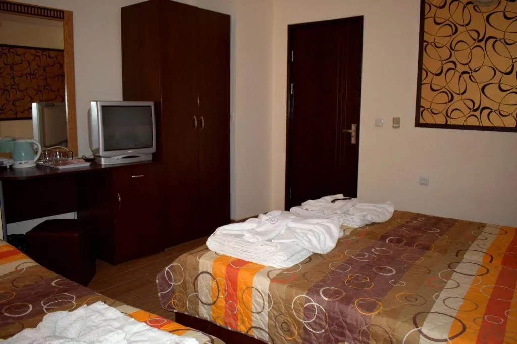 APARTMENT CAPACITY 4 Room, Ryor, Bourgas