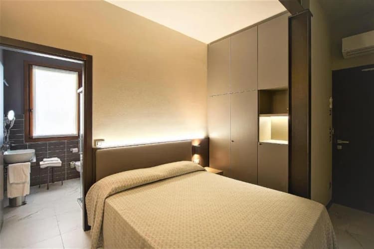DOUBLE ECONOMY Room, Aaron, Venice