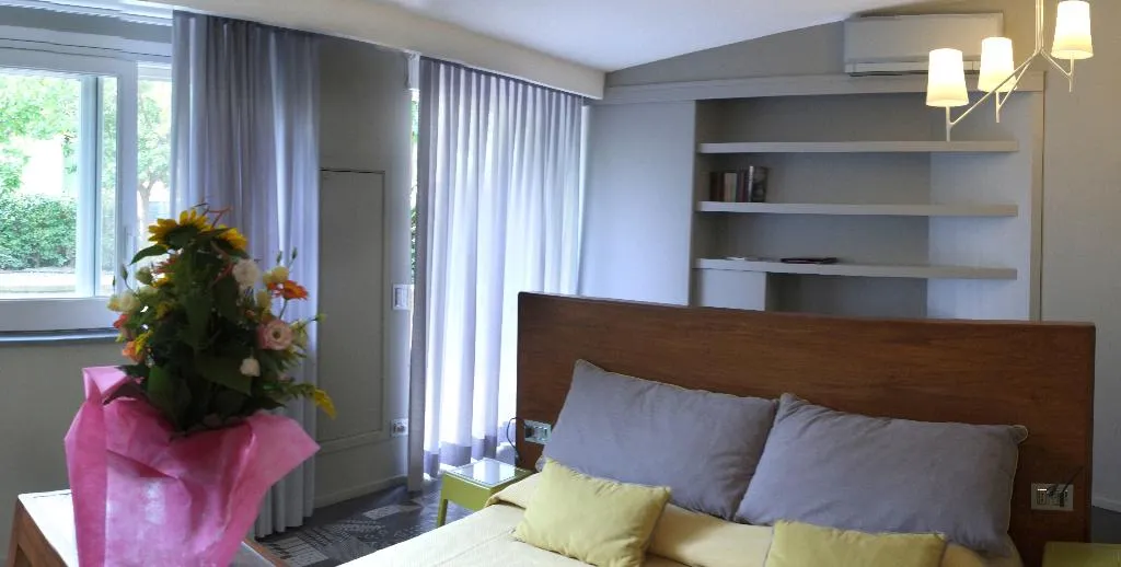 DOUBLE DELUXE GARDEN VIEW Room, Il Roseto Resort, Naples
