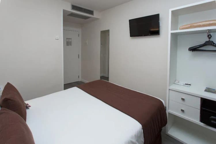 DOUBLE ECONOMY Room, Mothern By Pillow, Barcelona