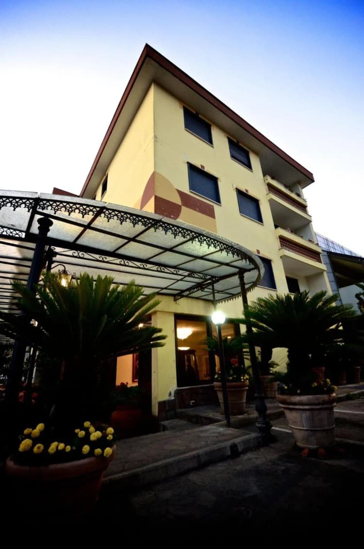 General view, Hotel Clinton, Naples