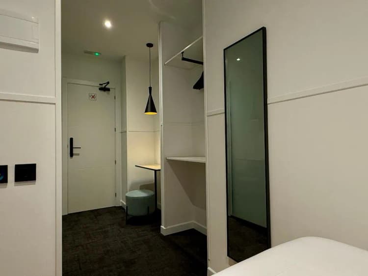 DOUBLE STANDARD Room, Mucho Madrid, Madrid