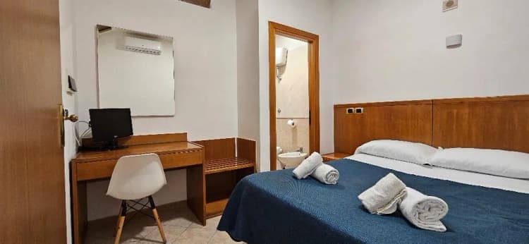 DOUBLE SINGLE USE STANDARD Room, Zara, Naples