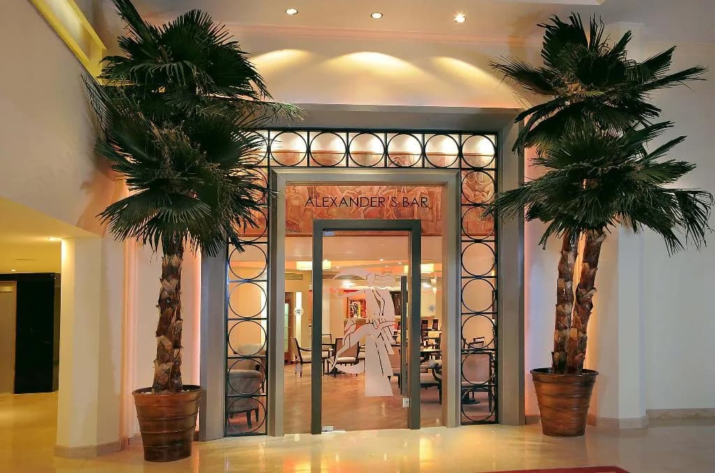 Bar, Alexander The Great Beach Hotel, Cyprus