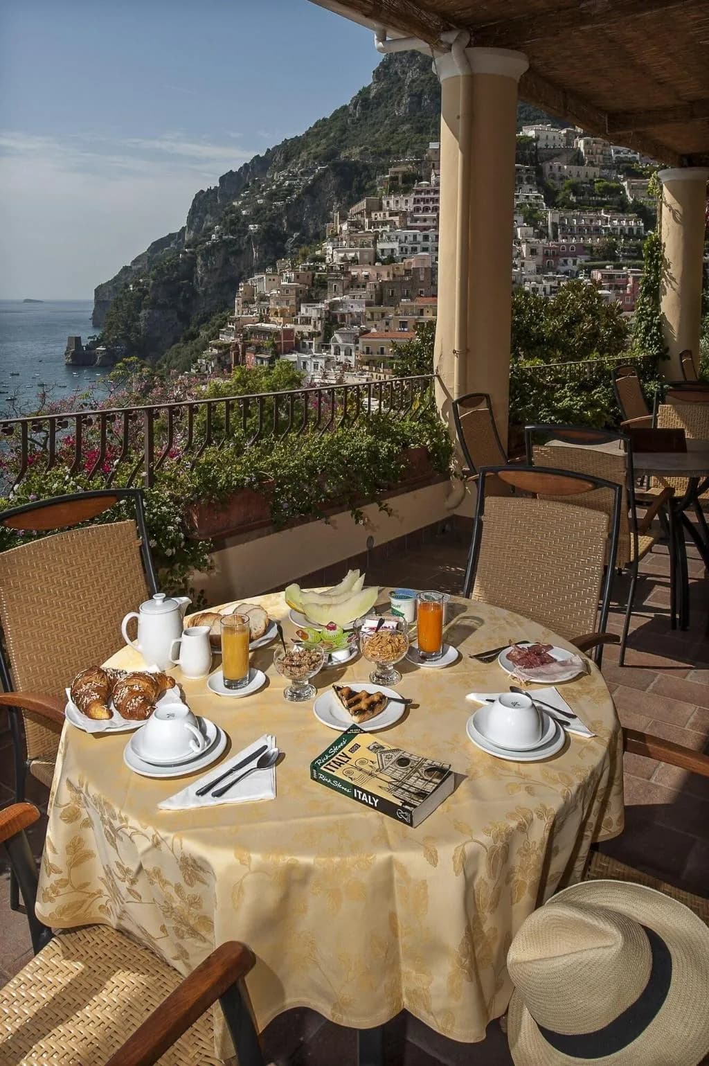 Bar, California, Naples