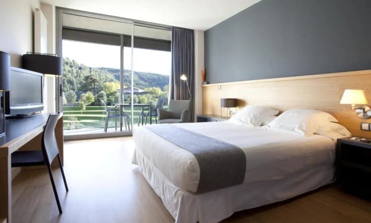 DOUBLE SINGLE USE STANDARD Room, Mon St Benet, Barcelona