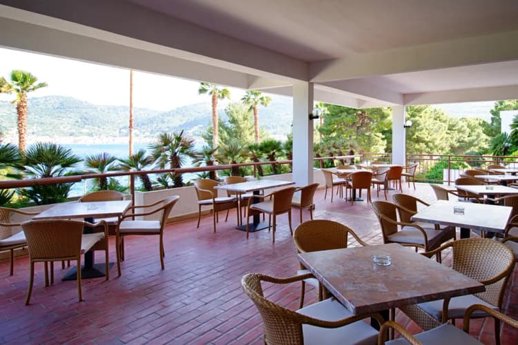 Bar, Issa, Split