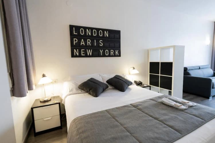 DOUBLE SINGLE USE STANDARD Room, Aparthotel Atenea Calabria, Barcelona