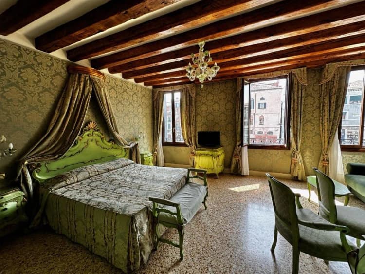 DOUBLE CANAL VIEW Room, Hotel Ca' Dogaressa, Venice