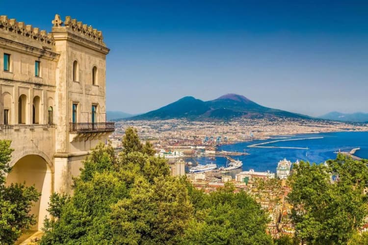 General view, 7Th Floor Suite, Naples