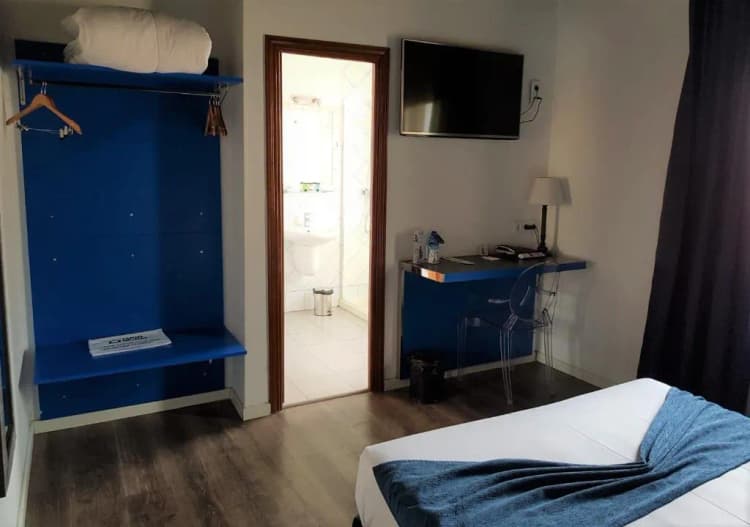 DOUBLE ECONOMY Room, Casual del Teatro Madrid, Madrid