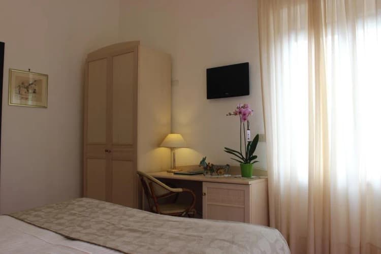 DOUBLE CLASSIC Room, Hotel Miramare, Naples